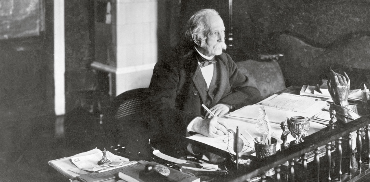 Theodor Fontane an seinem Schreibtisch, Foto von 1894