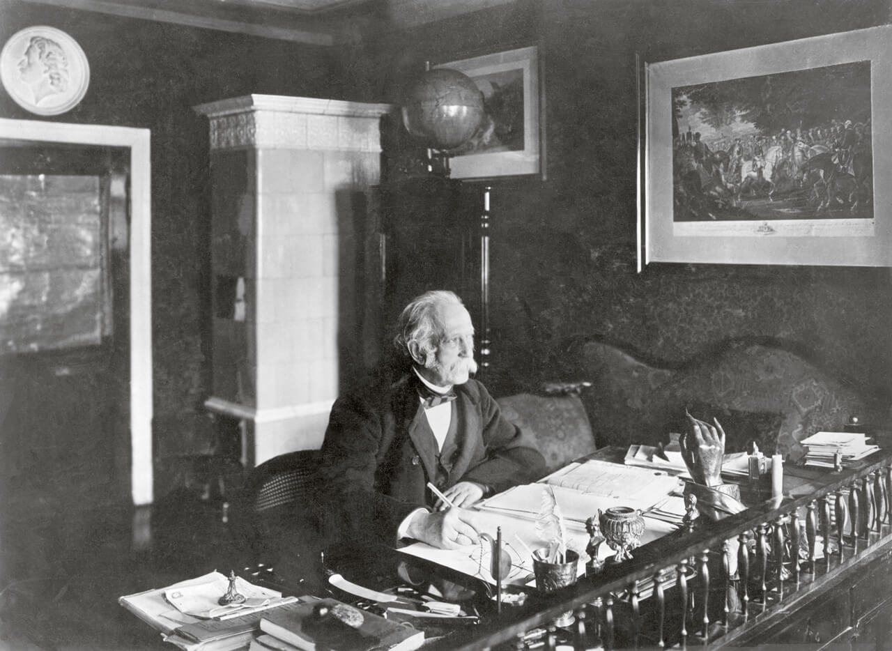 Fontane an seinem Schreibtisch, Foto von 1894